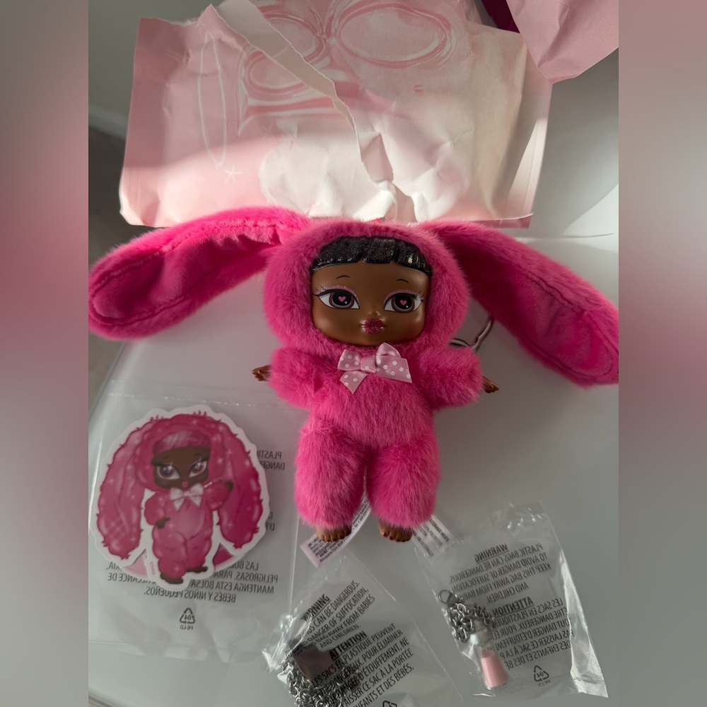 Bratz Bratziez sweethearts Sasha pink bunny plush bag charm blind box - Picture 2 of 5